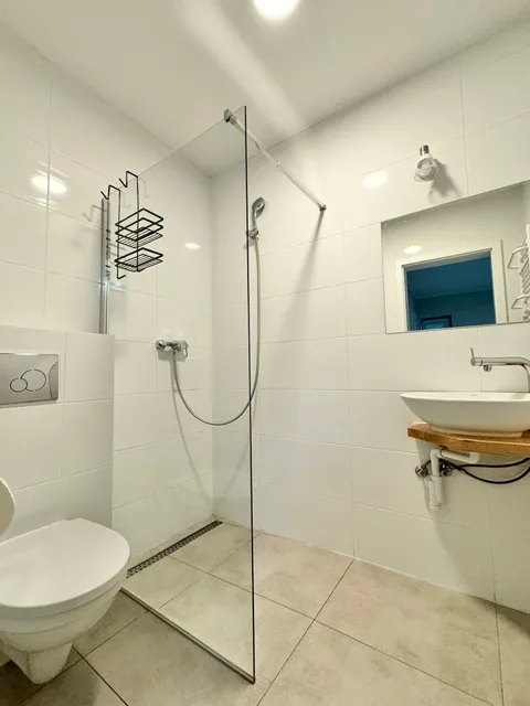 Warowny Krystyna. Kwatery prywatne i apartamenty