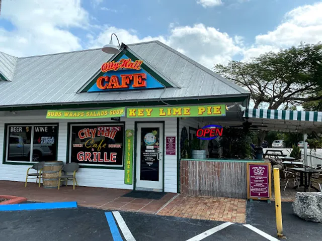 City Hall Cafe & Wine bar