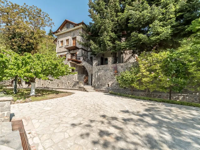 Mylonas Luxury Villa - Polydroso