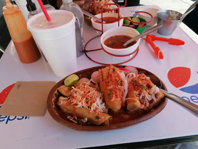 Carnitas Y Tortas Ahogadas Sammy