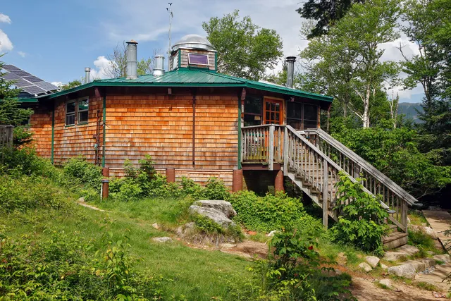 AMC Lonesome Lake Hut