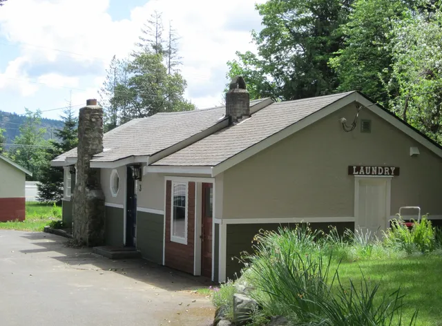 Malahat Bungalows Motel