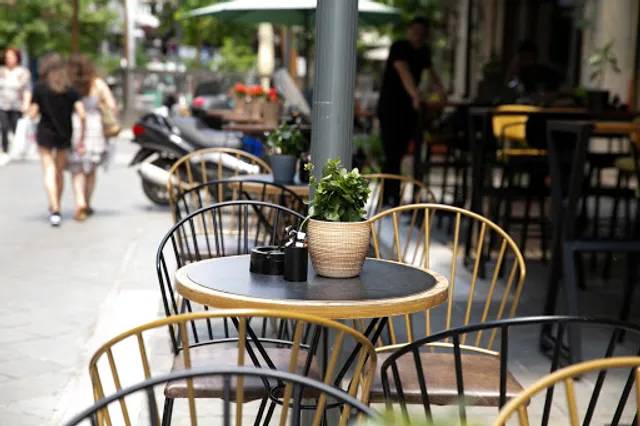 Shelter Cocktail & Eatery