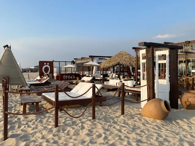 ÖSHUA Beach Lounge
