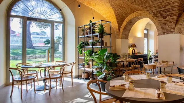 Atto Secondo Al Teatro