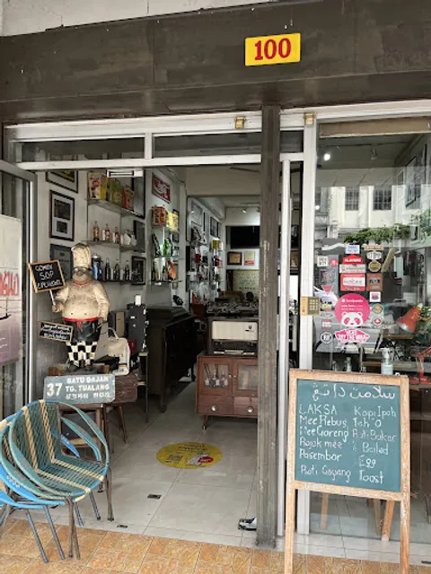 Vintage Cafe No100 • Jalan Sultan Iskandar