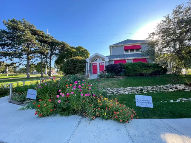 Thirteen Moons Acupuncture