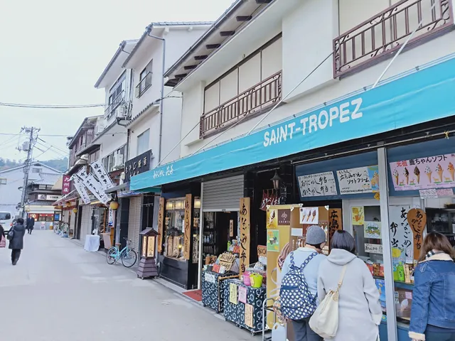 Souvenir shop "Miyarikyu"