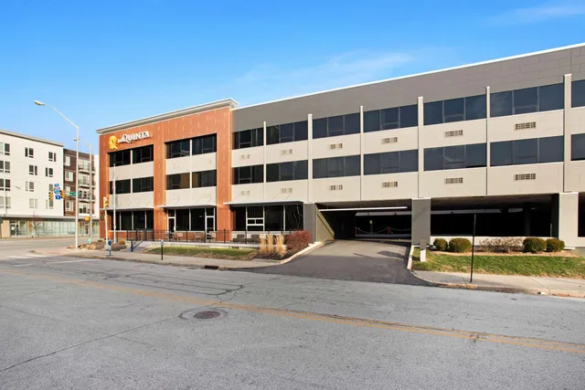 La Quinta Inn & Suites by Wyndham Indianapolis Downtown