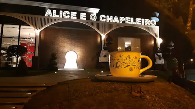 Restaurante Alice e o Chapeleiro