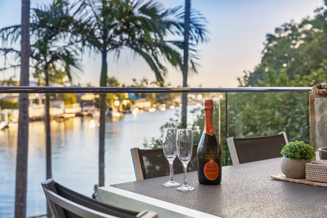 TWO ON HASTINGS Noosa Heads