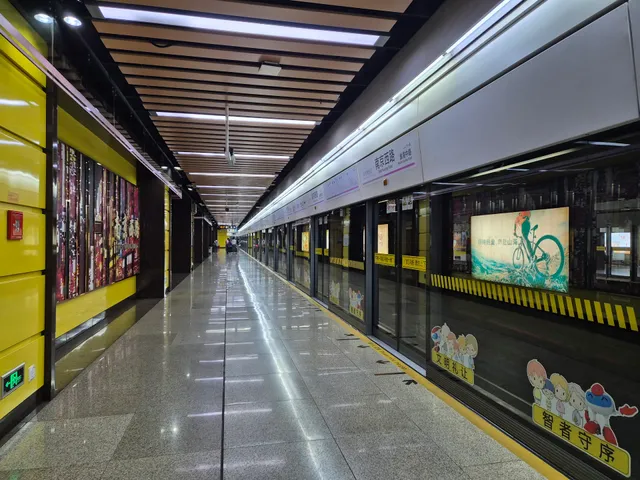 Nanjing East Road Station No. 4 (Metro Line 2)