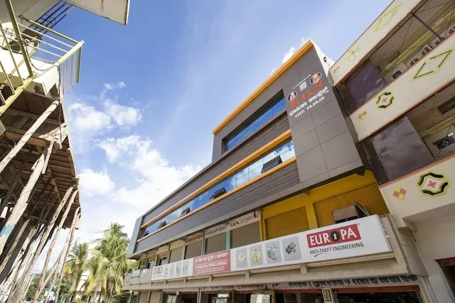 OYO 69986 Pnk Royals