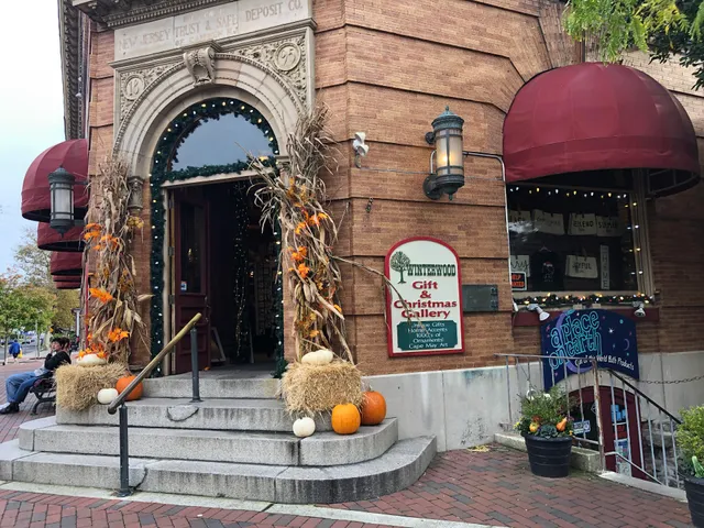 Winterwood Gift & Christmas Shoppe