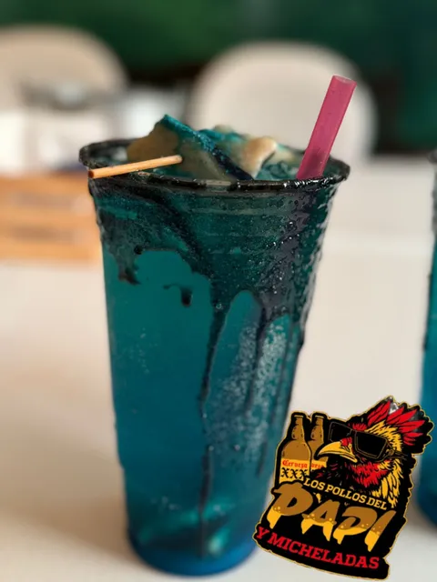 Los Pollos del papi y micheladas