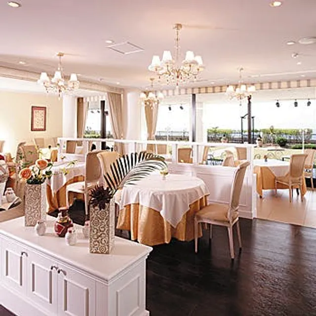 ソプラ デッレ グラツィエ「アフタヌーンティーサロン」／北ビワコホテルグラツィエ