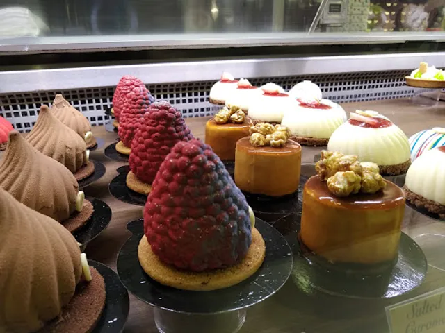 Delysées Luxury Desserts Ossington