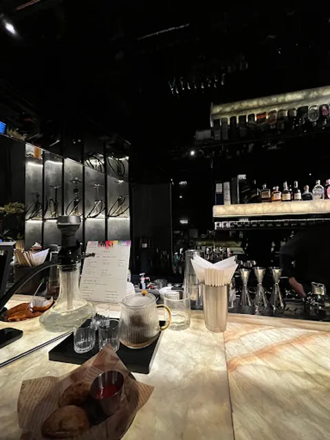 LEZZY - A COCKTAIL AND HOOKAH HOUSE