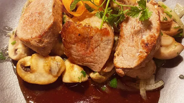 Rauchfang Steakhouse mit Feuer