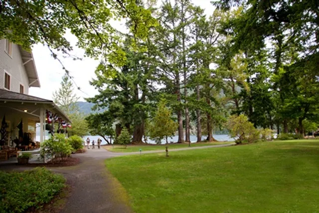 Lake Crescent Lodge