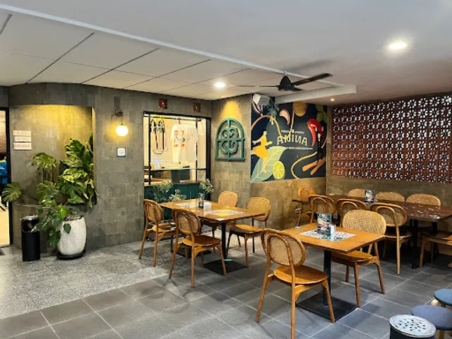 Poenya Nyonya Anina Tenggilis