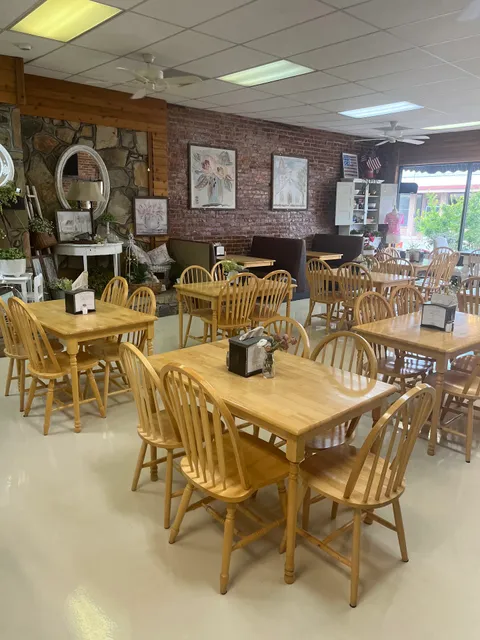 Cotton Belle and The Cupboard Restaurant