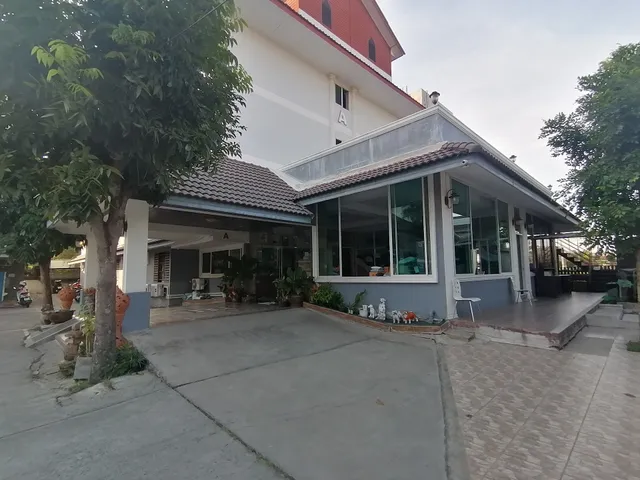 Grand Airport Resort