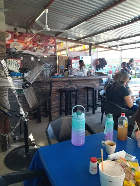 Los Sinaloenses Mariscos y Birria