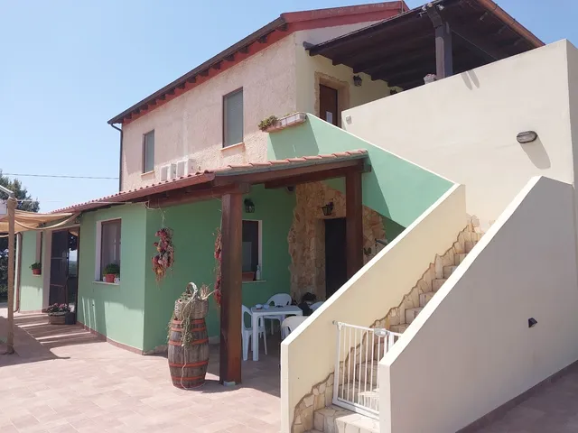 Fattoria La Traccia Agriturismo e Agricampeggio Biologico