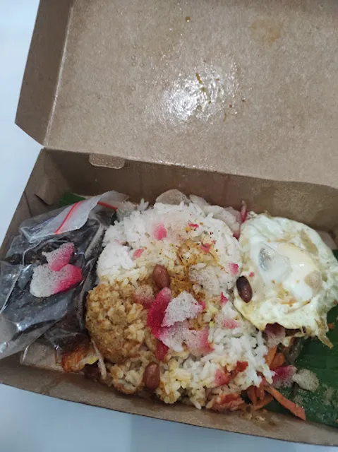 Nasi Gurih/Lontong Bu Ros
