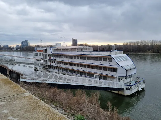 Botel Pressburg & Restaurant
