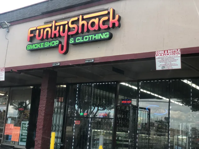 Sam’s smoke & gift corner