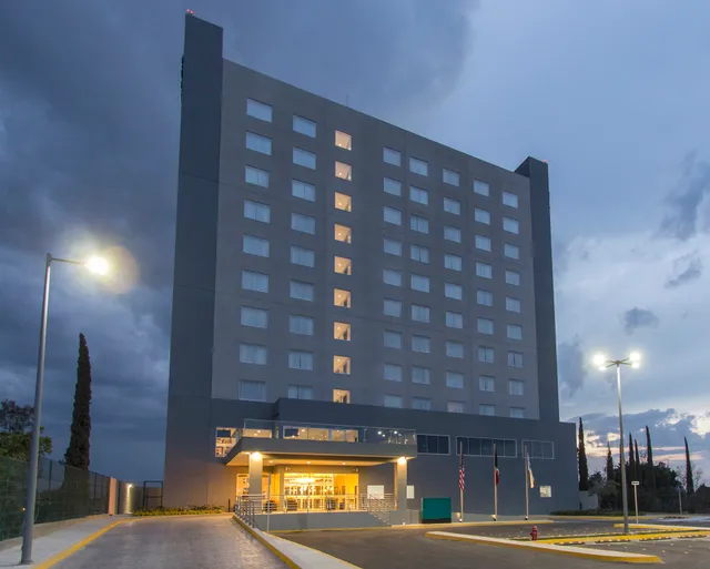Fiesta Inn Suites Aeropuerto del Bajío