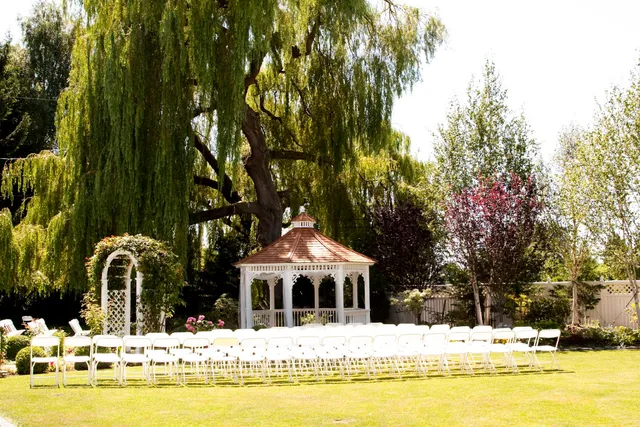 The Grand Willow Inn