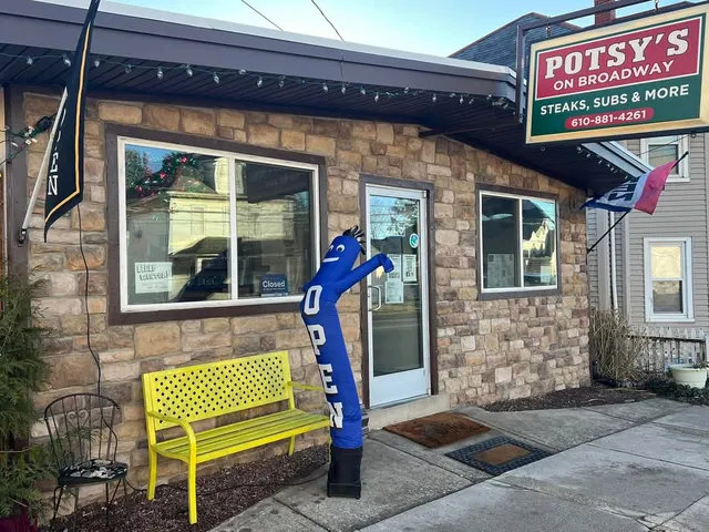 Potsy's on Broadway