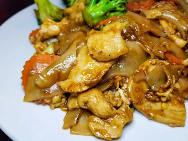 Le Ros Thai Asian Cuisine & Bar