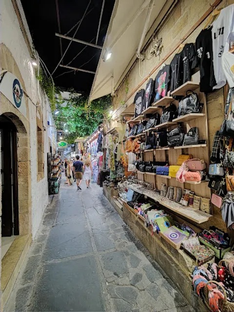 Captain's Mansion - Lindian House Bar