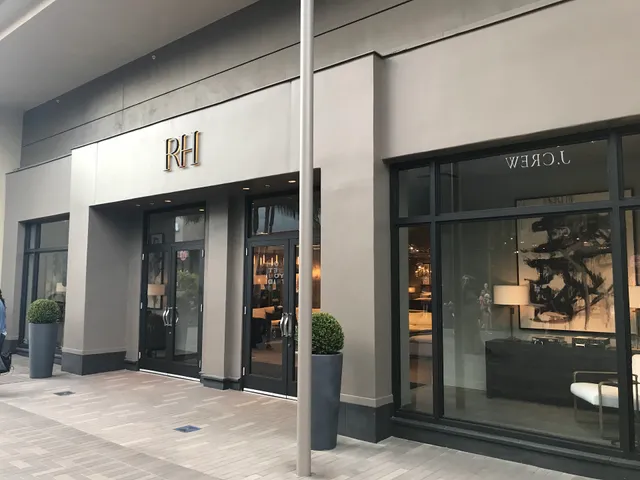 RH San Diego | The Gallery at Westfield UTC