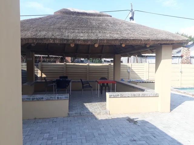 Golden Side Guesthouse