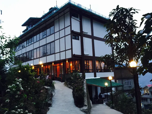 Hotel 100 Petals - Gangtok 12 mins from MG Marg