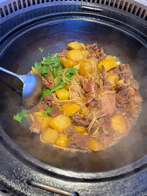 Xue Piaoxiang Dongbei Pot-Stewed
