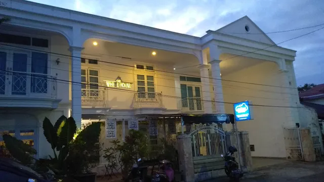 The White House Hotel