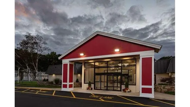 Ramada by Wyndham Hartford North / Bradley Airport