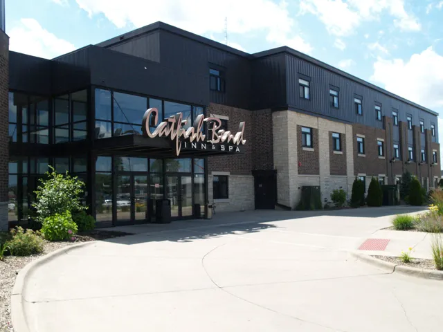 Catfish Bend Inn & Suites