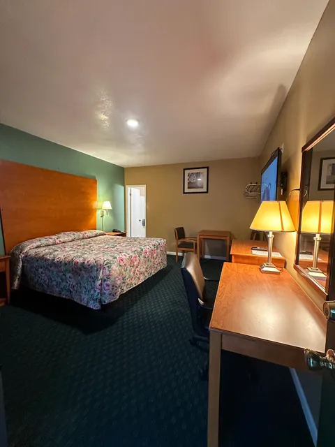 Glen Oaks Motel ( NO PET)