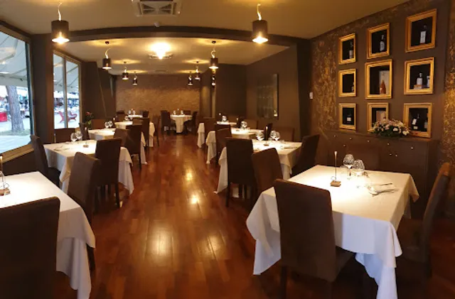 MEET restaurant & lounge