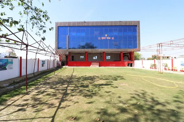 SPOT ON Dwevedi Palace