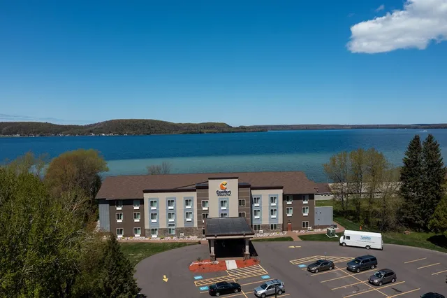 Comfort Inn & Suites Munising-Lakefront
