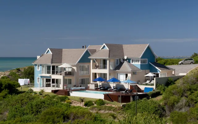 Moya Manzi Beach House