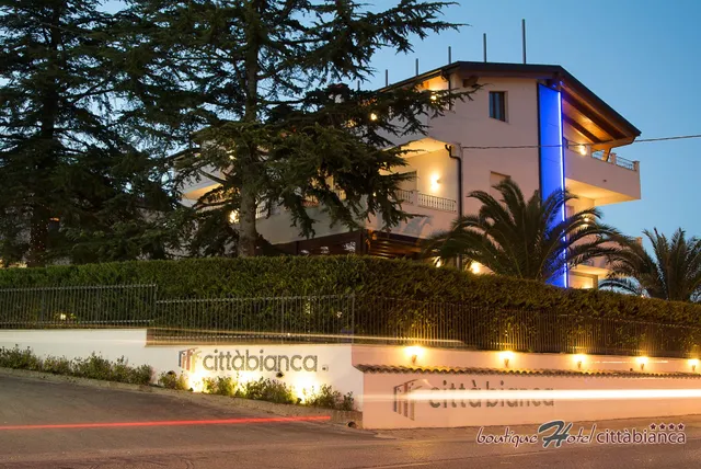 Boutique Hotel White City